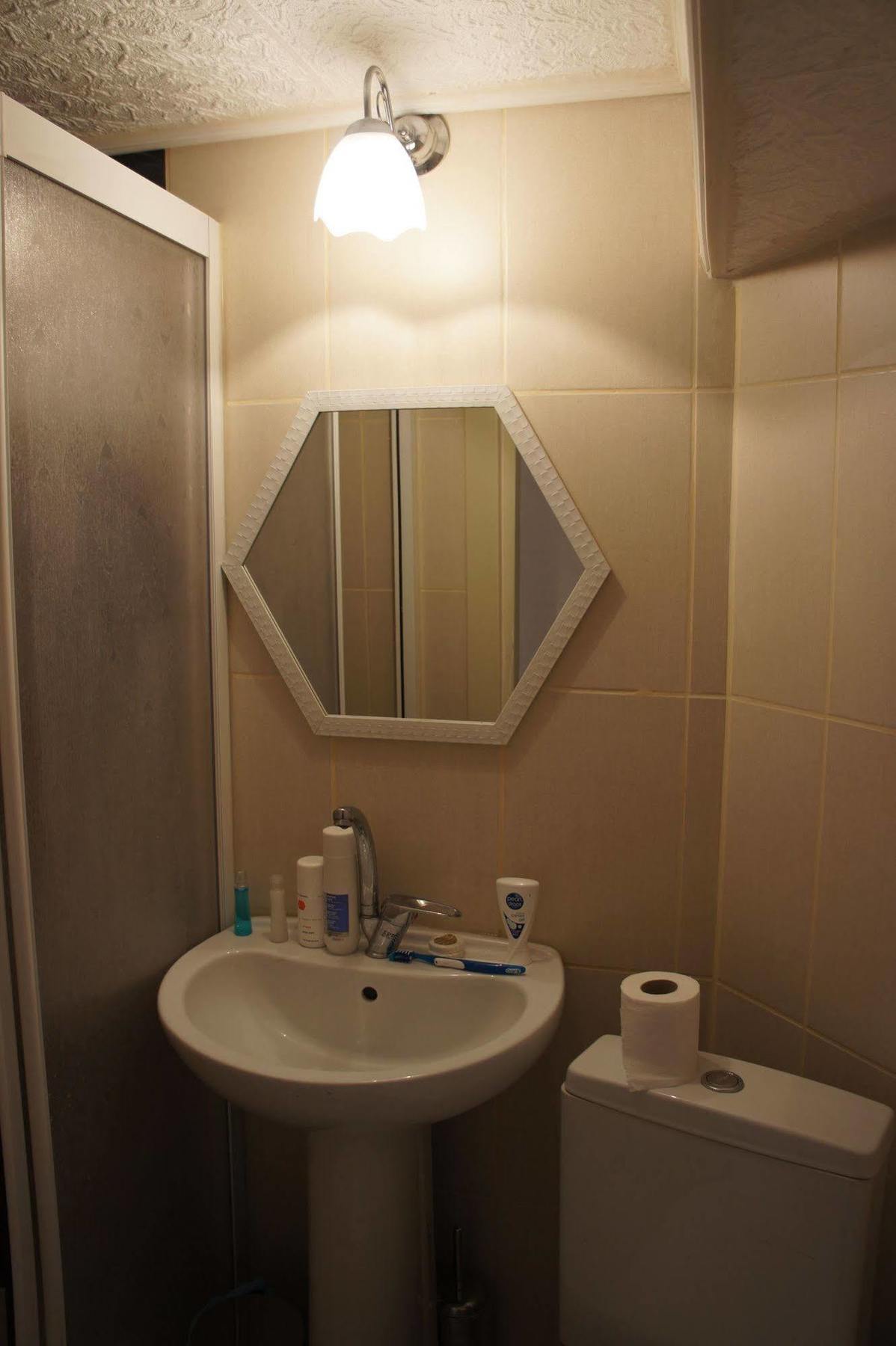 Eagles Budget Home Isztambul Kültér fotó